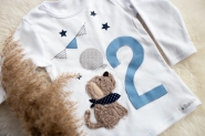 Geburtstagsshirt mit Zahl und Namen, Hund dustyblau
